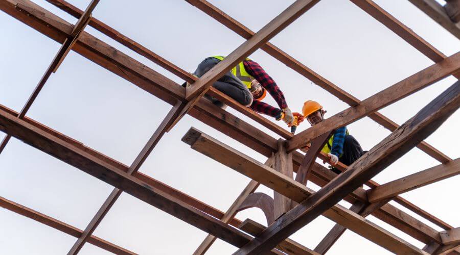 Professional gutter cleaning services in Medanales, NM